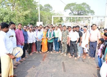 मेडारम येथे समक्का – सारक्का जत्रा; माजी राज्यमंत्री राजे अम्ब्रिशराव आत्राम यांनी सहपरिवार घेतले मातेचे दर्शन.