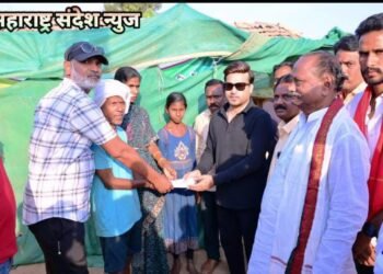 माजी पालकमंत्री राजे अम्ब्रीशराव आत्राम यांनी सिरोच्या येथील पापय्या मंचार्ला यांच्या कुटुंबाला केली आर्थिक मदत.