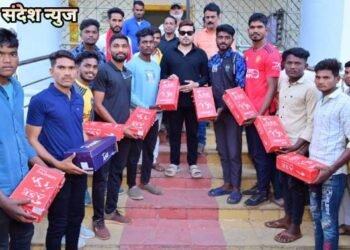 मा. पालकमंत्री अम्ब्रिशराव आत्राम यांनी गडचिरोली येथे होणाऱ्या कबड्डी स्पर्धेत सहभागी होणाऱ्या खेळाडूंना आर्थिक मदत.