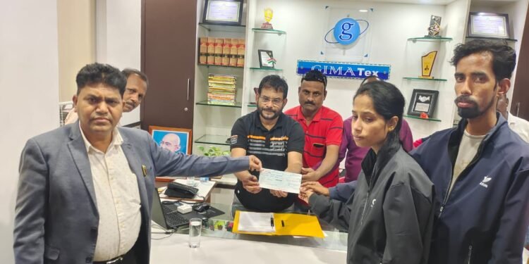 हिंगणघाट येथील गिमाटेक्स कंपनीत मृत्यू मुखी पडलेल्याच्या वारसाना 9 लाखाची मदत.