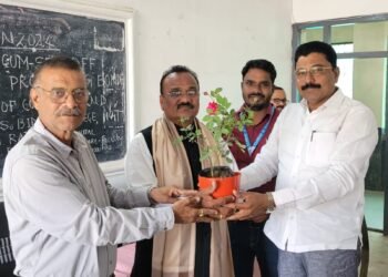 रा. सुं. बिडकर महाविद्यालय हिंगणघाट येथे प्रा. डॉ. शंकर बोंडे यांचा सेवानिवृत्ती निरोप समारंभ संपन्न.