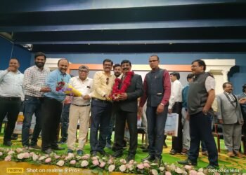 कोचिंग क्लासेस टिचर्स फेडरेशन ऑफ महाराष्ट्र वतीने राज्य आदर्श शिक्षक पुरस्कार व जिल्हा आदर्श शिक्षक पुरस्काराचे वितरण.