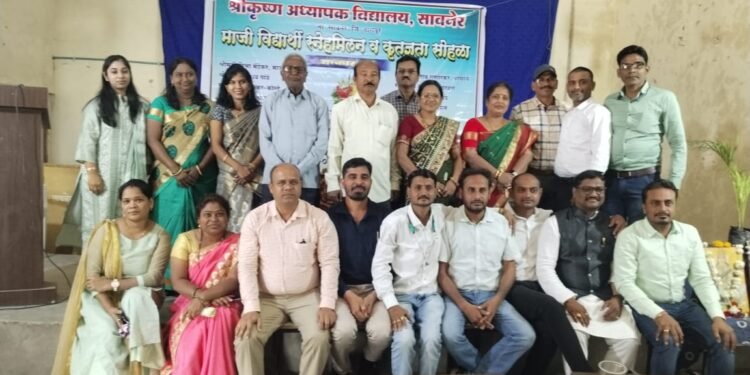 16 वर्षांनी आले श्रीकृष्ण अध्यापक प्रशिक्षण विद्यालय सावनेर येथील विद्यार्थी सहपरिवार एकत्र.