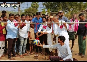व्यंकटापूर येथे व्हॅलीबाल स्पर्धेत आयोजन, नामदेव मडावी यांचे हस्ते या स्पर्धेचे उद्घाटन.