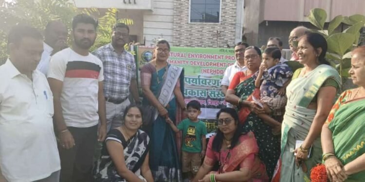 राजुरा: वृक्षारोपण करून संगीता पाचघरे यांनी साजरा केला आपला वाढदिवस.