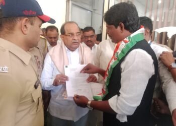 अकोला जिल्हातील विविध प्रश्नांवर पालकमंत्री राधाकृष्ण विखे पाटील यांना राष्ट्रवादी काँग्रेस पार्टी व सामाजिक कार्यकर्ते यांच्या वतीने निवेदन.