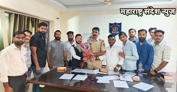 हिंगणघाटचे नवनियुक्त ठाणेदार मनोज गभने यांचे राष्ट्रवादी युवक काँग्रेस शरदचंद्र पवार पक्षा द्वारे स्वागत.