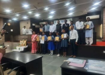 जलजीवन मिशन अभियान अंतर्गत जिल्हा स्तरावरील चित्रकला, निबंध व वक्तृत्व स्पर्धेत हिंगणघाटच्या 6 विद्यार्थ्यांचे प्रावीण्य.