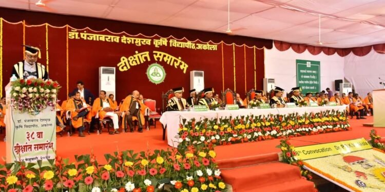 डॉ. पंजाबराव देशमुख कृषी विद्यापीठात 38 वा दीक्षांत समारंभ उत्साहात संपन्न.