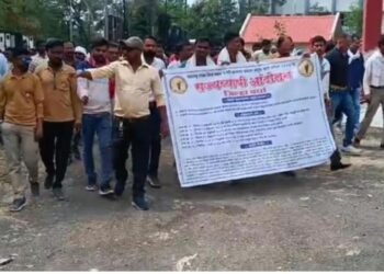 वर्धा: महावितरणच्या कंत्राटी कर्मचारी करणार बेमुदत कामबंद आंदोलन, मागण्यांबाबत जिल्हाधिकाऱ्यांना निवेदन.