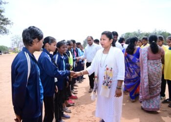 भाग्यश्रीताई फॅन्स क्लबच्या वतीने भव्य टेनिस बॉल क्रिकेट स्पर्धेचे आयोजन.