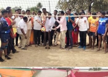 अहेरी बाजार समिती सभापती अजयभाऊ कंकडालवार यांच्या हस्ते प्रो कब्बड्डी – व्हाॅलीबाॅल स्पर्धेचे उदघाटन.