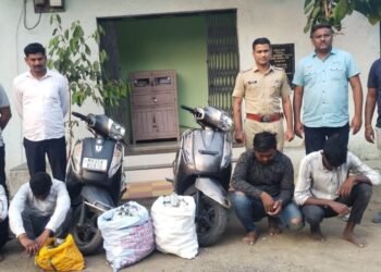 गाडेगाव अलमडोह परीसरात अवैध दारू तस्करी, 2 लाख 38 हजाराचा मुद्देमाल जप्त, 4 आरोपी अटक.