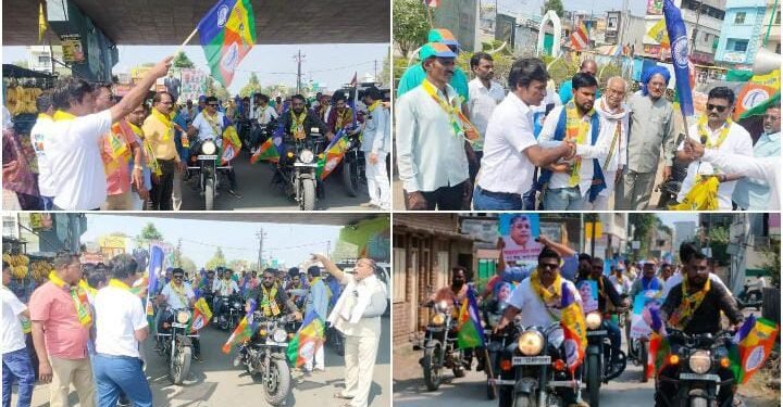 वंचित च्या बाईक रॅलीने दुमदुमले हिंगणघाट, प्रकाश आंबेडकरांच्या सभेसाठी केली प्रचंड वातावरण निर्मिती.