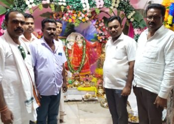 अहेरी बाजार समिती सभापती अजय कंकडालवार यांची श्रीकृष्ण नाम संकीर्तन महानामयज्ञ कार्यक्रमाला उपस्थिती.