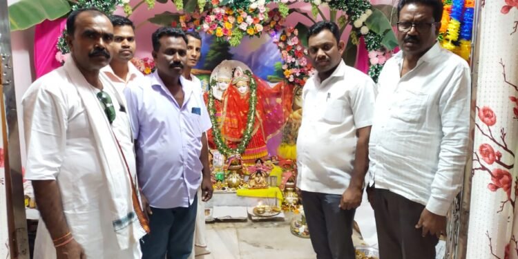 अहेरी बाजार समिती सभापती अजय कंकडालवार यांची श्रीकृष्ण नाम संकीर्तन महानामयज्ञ कार्यक्रमाला उपस्थिती.