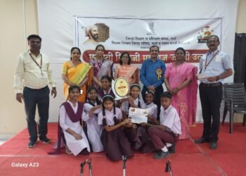 जिल्हास्तरीय शौर्य गीत स्पर्धेत भारत विद्यालय हिंगणघाट प्रथम.