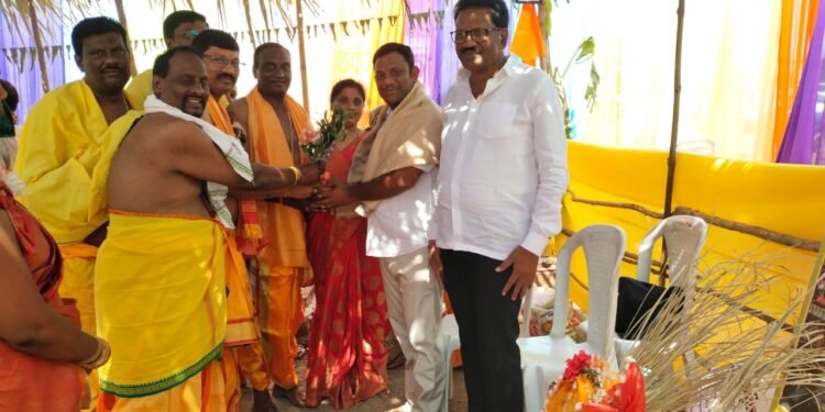 आलापल्ली: माता कन्याका परमेश्वरी प्राणप्रतिष्ठा महोत्सव कार्यक्रमाला माजी जि. प. अध्यक्ष अजय कंकडालवार यांची उपस्थिती.