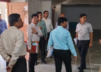 जिल्हाधिकारी मा. राहूल कर्डिले यांनी हिंगणघाट मतदार संधामध्ये लोकसभा निवडणूकीच्या पुर्वतयारीचा घेतला आढावा.