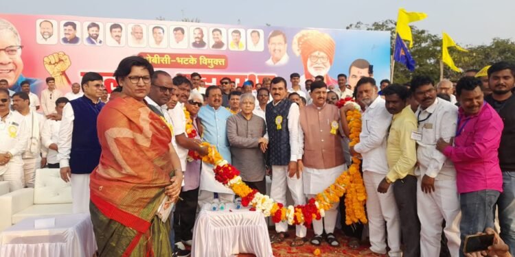 सहा महिन्यांपूर्वी कोणालाही माहिती नसणारा जरांगे पाटील आता शरद पवारांचा बाप झालायः प्रकाश आंबेडकर