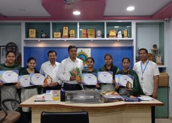 आंतरविद्यापीठ विद्यार्थी चर्चासत्रामध्ये शिवाजी महाविद्यालय राजुऱ्याचे सुयश.