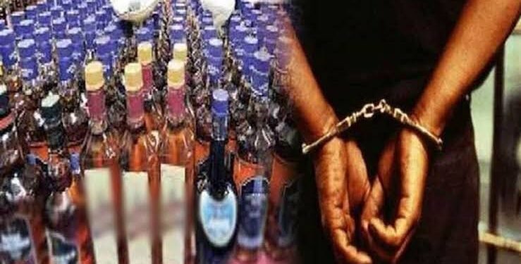 धोत्रा ते येसंबा रस्त्यावर स्थानिक गुन्हे शाखेच्या पथकाने अवैध दारूसह 7 लाख 48 हजाराच्या मुद्देमाल जप्त.