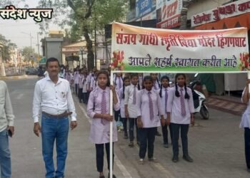 हिंगणघाट आरोग्य विभागाच्या वतीने पल्स पोलीओ लसीकरण मोहिमेच्या प्रचारार्थ डॉ. आंबेडकर चौक ते कारंजा चौक पर्यंत काढण्यात आली जनजागृती रॅली.