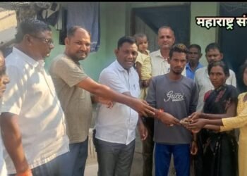 माजी जि.प.अध्यक्ष अजय कंकडालवार यांनी आतलामी कुटुंबियांची सांत्वनपार भेट व आर्थिक मदत.