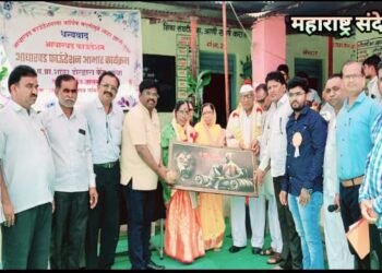 डोल्हारा जिल्हा परिषद शाळेला आधारवड फाउंडेशनची 1 लाख 75 हजार रुपयांची मदत.