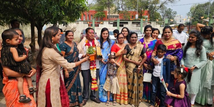 सेवानिवृत्त कर्मचारी श्री. अशोक धांडोळे यांचा निरोप समारंभ संपन्न.