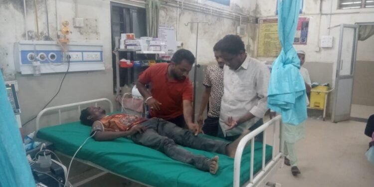 बालामुत्यामपल्ली येथील युवकाचा अपघात, मुलकला फाउंडेशनचा मदतीने जखमींना मिळाले जीवदान.