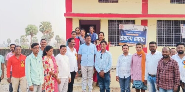 माजी जि.प.अध्यक्ष तथा अहेरी बाजार समिती सभापती अजय कंकडालवार यांच्या हस्ते नवीन वर्ग खोलीचे लोकार्पण.