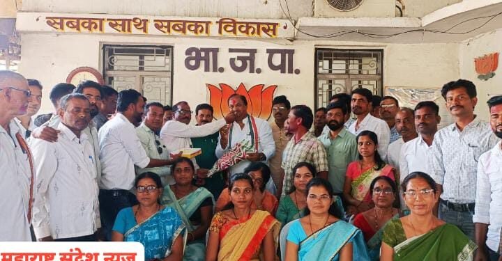 पोलीस पाटील संघटनेच्या वतीने आमदार समीर कुणावार यांचा सत्कार मानधनात भरघोस वाढ केल्याबद्दल शासनाचे मानले आभार.