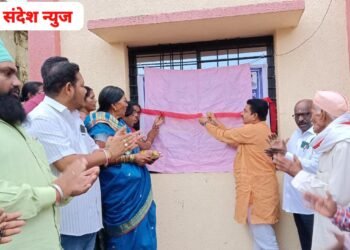 गोंडपिपरी तालुक्यातील करंजी येथे माजी जि.प अध्यक्ष देवराव भोंगळे यांच्या हस्ते संरक्षण भिंत बांधकामाचे भुमिपुजन.