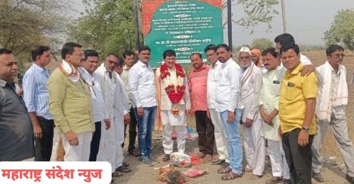 दोन कोटी चाळीस लक्ष रुपये किंमत असलेल्या आकणी रस्त्याचे आमदार बबनराव लोणीकर यांच्या हस्ते उदघाटन.