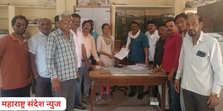 हिंगणघाट शहरातील रस्ता बांधकामात पाणी कुठे मुरले, जनतेच्या प्रश्नांवर शिवसेना ठाकरे पक्ष आक्रमक.