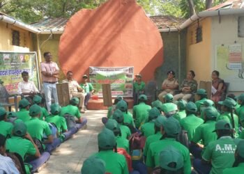 सामाजिक वनीकरण परिक्षेत्र राजुरा तर्फे जागतिक वन दिन साजरा, आदर्श शाळेतील राष्ट्रीय हरित सेनेच्या विद्यार्थ्यांनी काढली जनजागृती प्रभातफेरी.