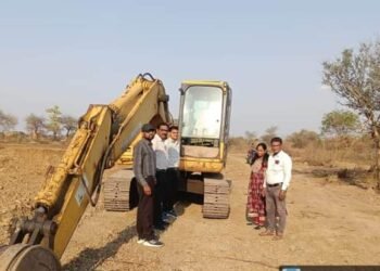 वर्धा जिल्हात अवैध उत्खनन करणारे पोकलँड जप्त, महसूल विभागाची धडक कारवाई.