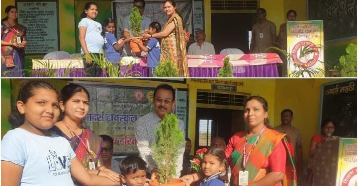 आदर्श शाळेला बारा वृक्षकुंड्या देऊन दूर्वा बेले ने केला वाढदिवस साजरा.