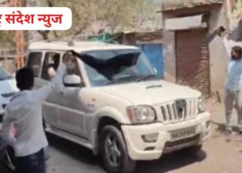 भाजपा नेत्या पंकजा मुंडे यांच्या गाडीला मराठा आंदोलकांनी दाखवले काळे झेंडे.