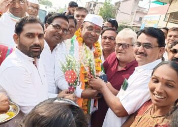 आरमोरी येथे महाविकास आघाडीचे लोकसभेचे उमेदवार डॉ. नामदेवराव किरसान यांचे जंगी स्वागत व सत्कार