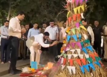 मुख्यमंत्री यांच्या वर्षा निवासस्थानी होळी पौर्णिमेनिमित्त होळीचा सण साजरा.