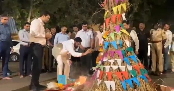 मुख्यमंत्री यांच्या वर्षा निवासस्थानी होळी पौर्णिमेनिमित्त होळीचा सण साजरा.