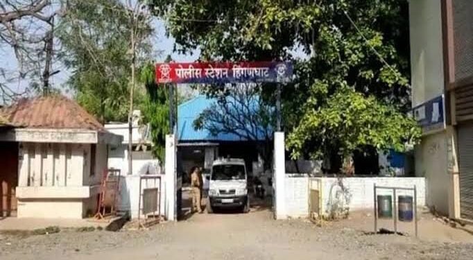 हिंगणघाट बैल बंडीने अवैध दारूची तस्करी, पोलीसांची धडक कारवाई लाखोंचा मुद्देमाल जप्त.