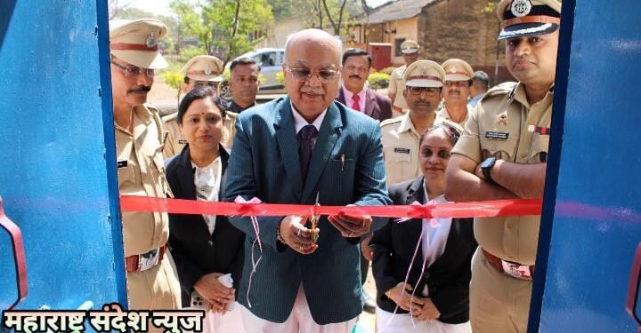 पुणे येथील येरवडा मध्यवर्ती कारागृहातील बंद्यांसाठी सदर ई – लायब्ररीचे उद्घाटन.