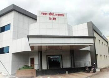 बीड जिल्हातील माजलगाव येथील मंडळ अधिकारी कृष्णा पुराणिक वर फसणुकीचा गुन्हा दाखल करा.