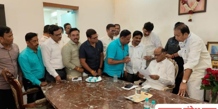 परमात्मा एक बाबा जुमदेव यांच्या बदल आक्षेपार्ह विधान करणाऱ्या बागेश्वर धामच्या धीरेंद्र शास्त्री वर कारवाई करा, शरद पवार यांना निवेदन.