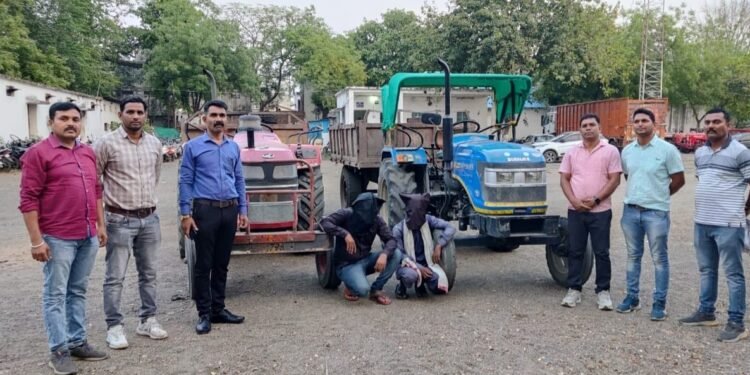 नांदगाव घाटावर पोलिसांची अवैध वाळू वाहतूकी विरोधात धडक कारवाई: दोन ट्रक्टरसह १५ लाख १० हजार रुपये किंमतीचा मुद्देमाल जप्त.