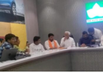 आदर्श आचारसहिंतेचे बीड पोलिसांकडून उल्लंघन ! निवडणूक निर्णय अधिकाऱ्यांच्या कारवाईकडे लागले लक्ष.