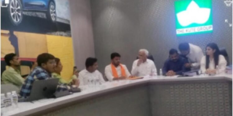 आदर्श आचारसहिंतेचे बीड पोलिसांकडून उल्लंघन ! निवडणूक निर्णय अधिकाऱ्यांच्या कारवाईकडे लागले लक्ष.